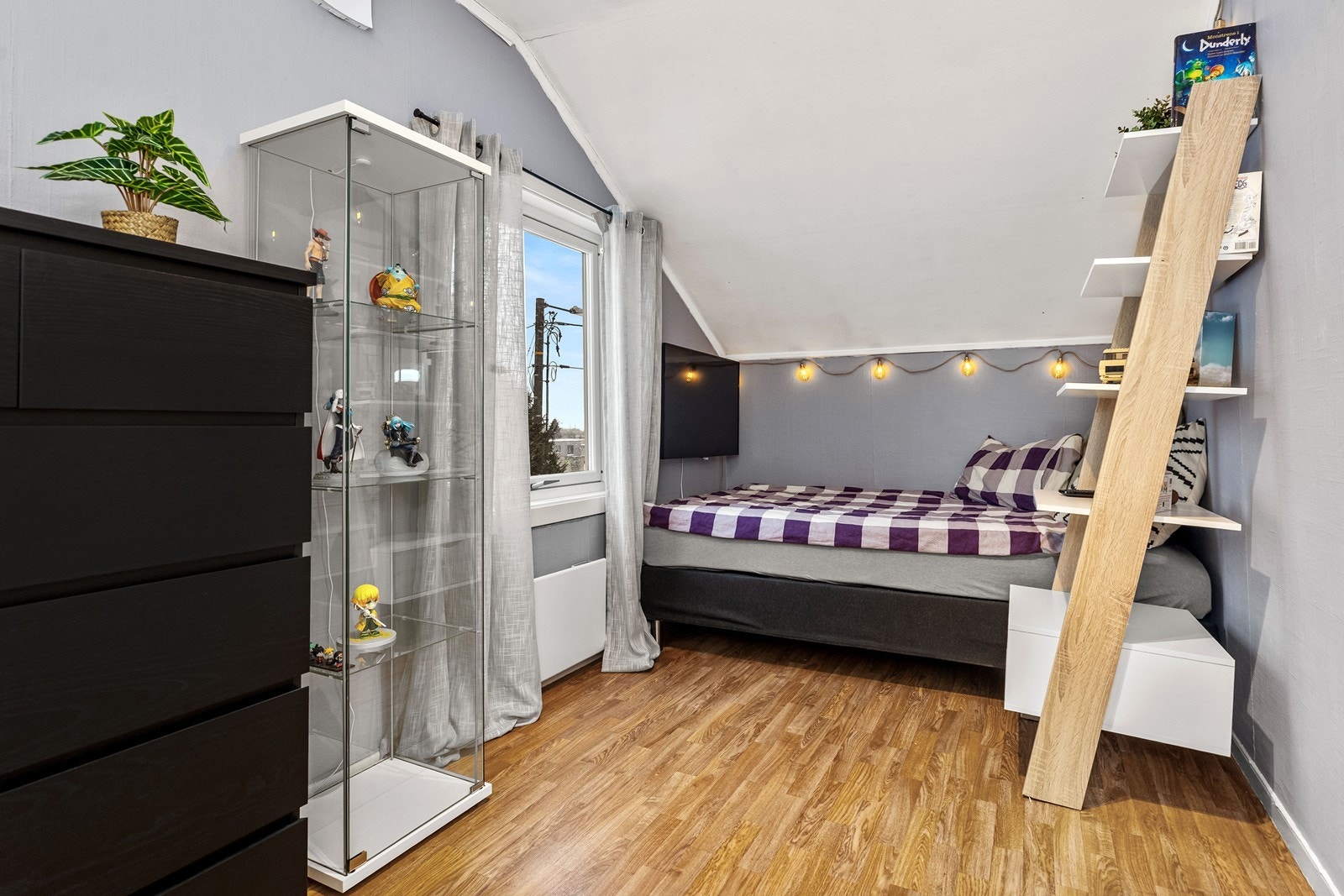 Boligens tredje soverom egner seg godt som barnerom, gjesterom eller kontor. Galleribilde