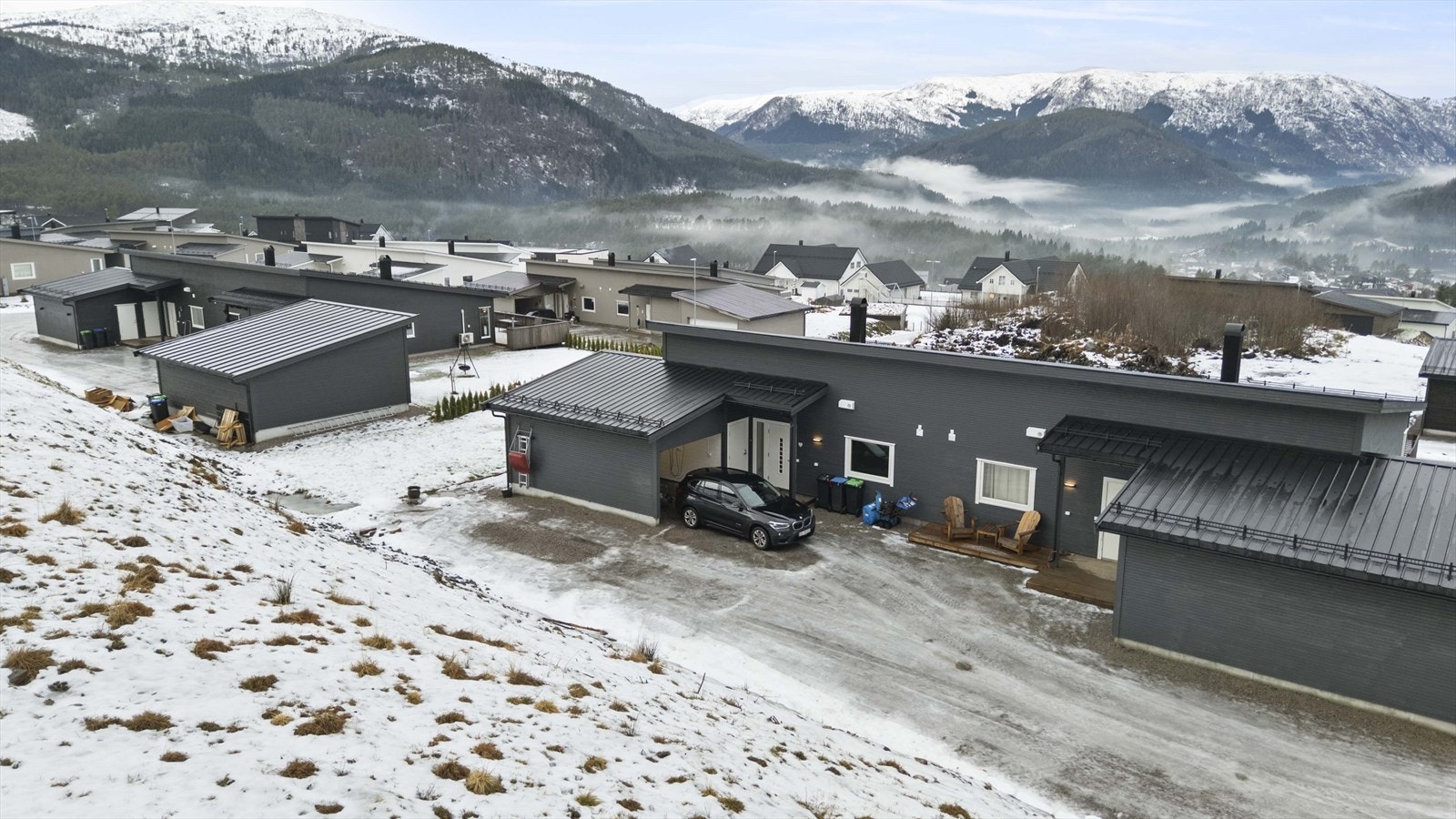 Bustaden ligg innerst i tunet utan gjennomgangstrafikk Galleribilde