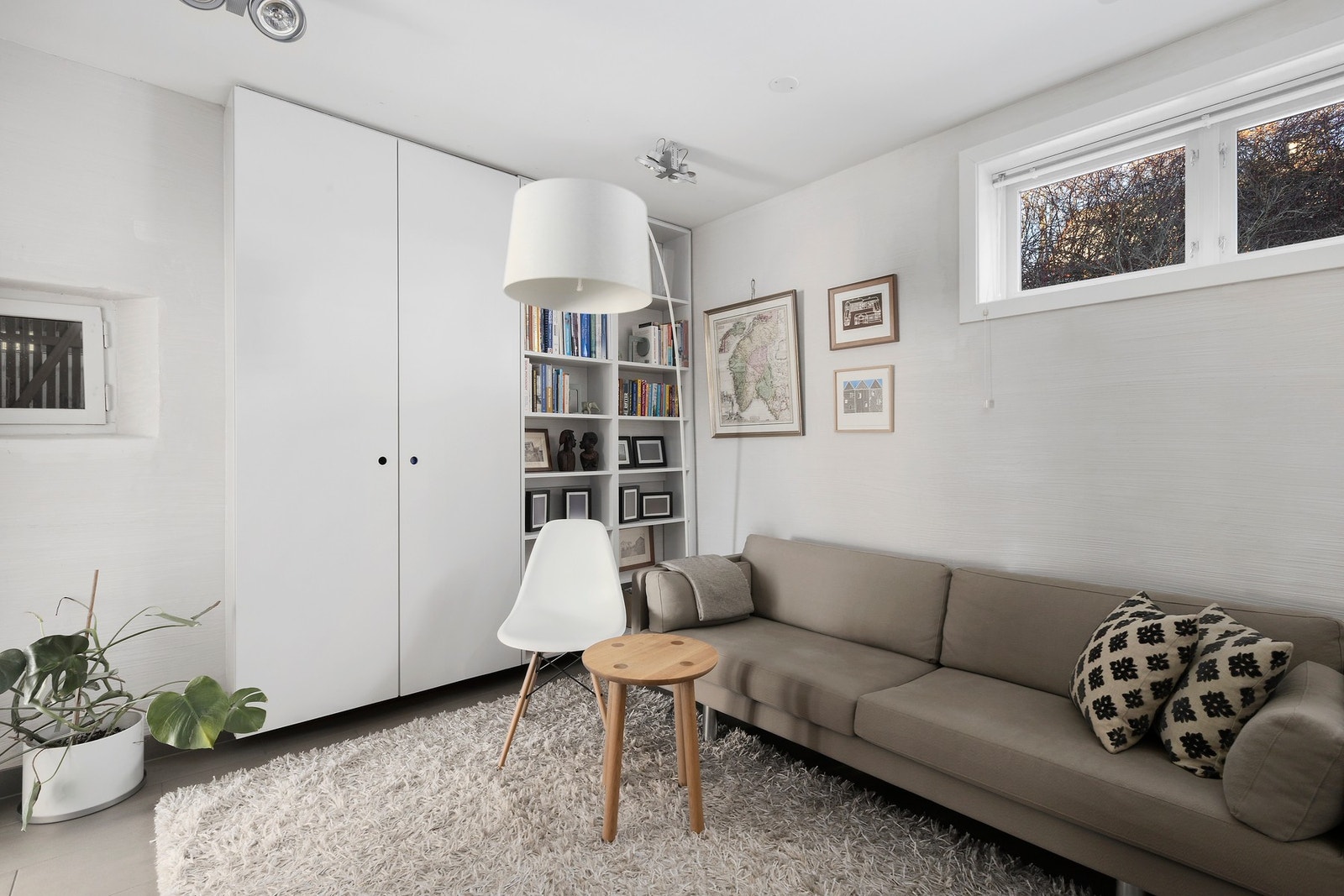 TV-stue i underetasjen. Galleribilde