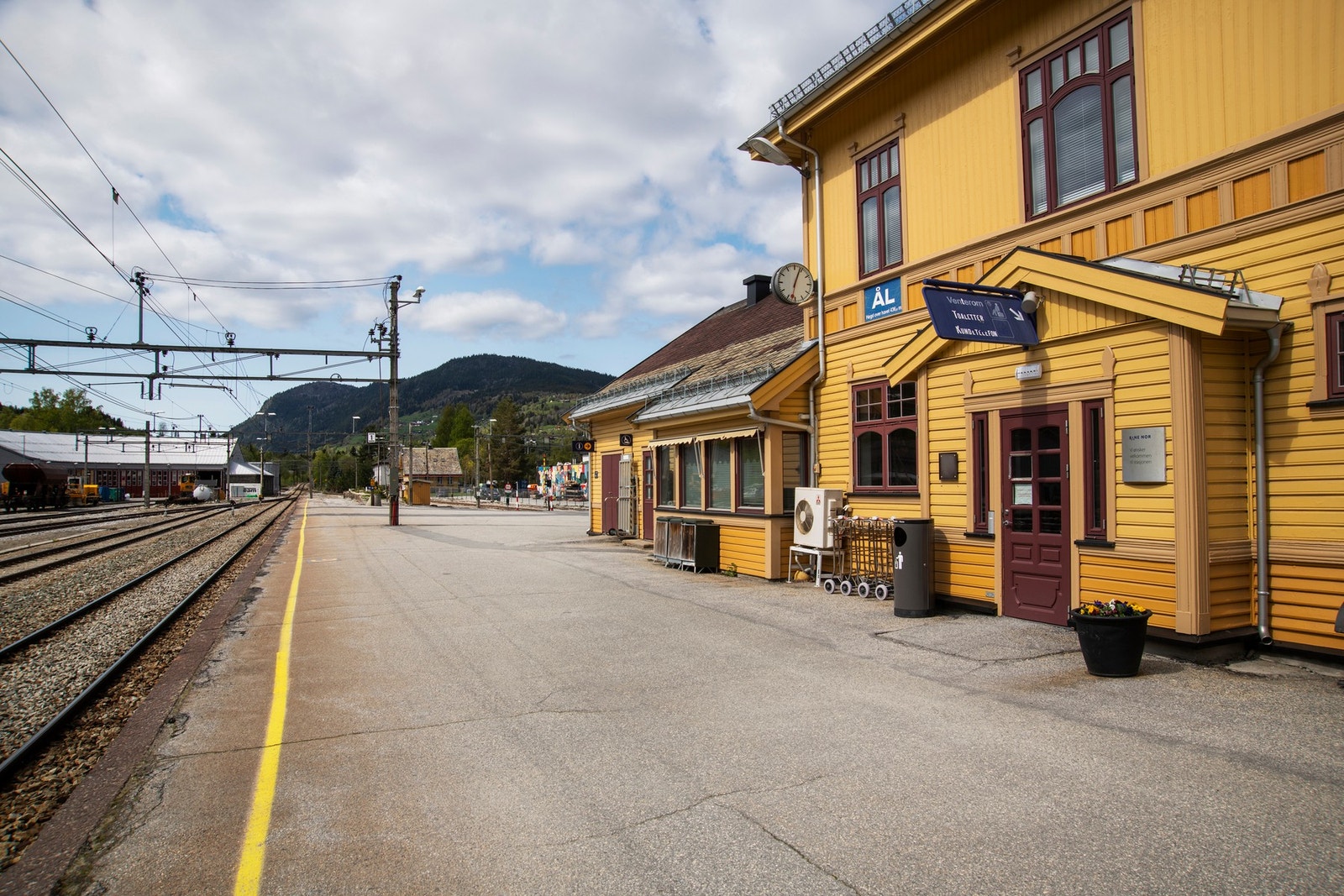 Ål stasjon ligger kun 15 minutters kjøring fra hytten og har ankomst fra Oslo i øst og Bergen i vest Galleribilde