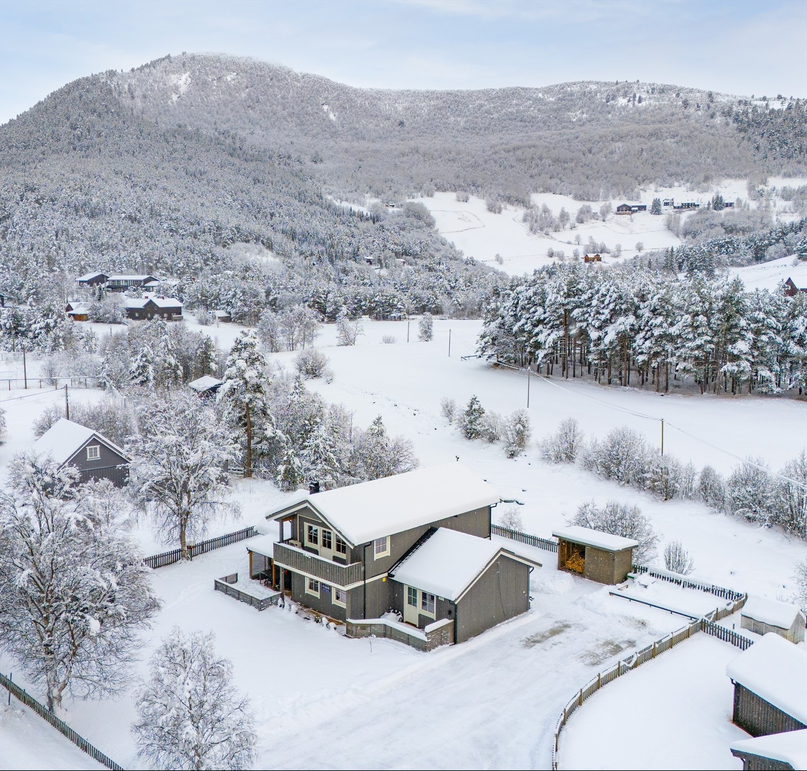 Eiendomsmegler1 v/ Sara Løken presenterer Sognefjellsvegen 2147! Galleribilde