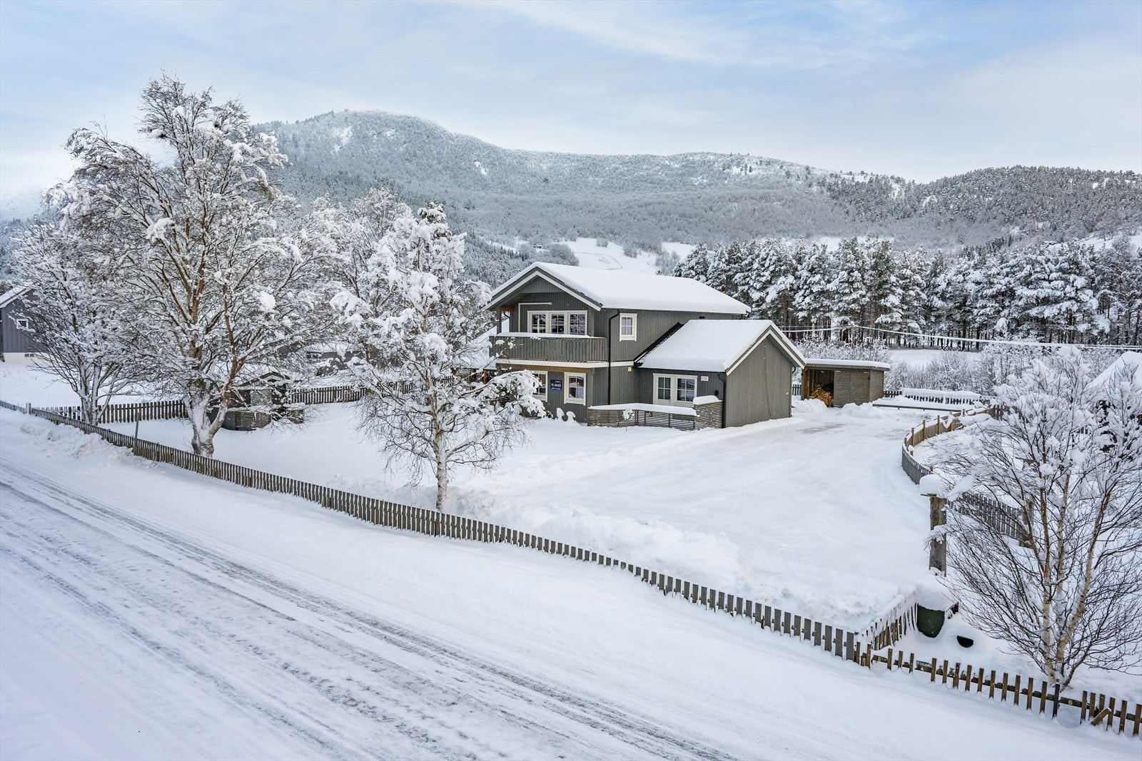 En hyggelig enebolig oppført i 2017 - beliggende på Leirmo i Bøverdalen. Galleribilde