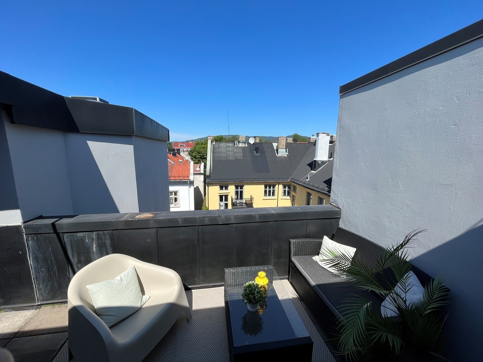 I borettslaget er det felles takterrasse med gode solforhold og fin utsikt Galleribilde