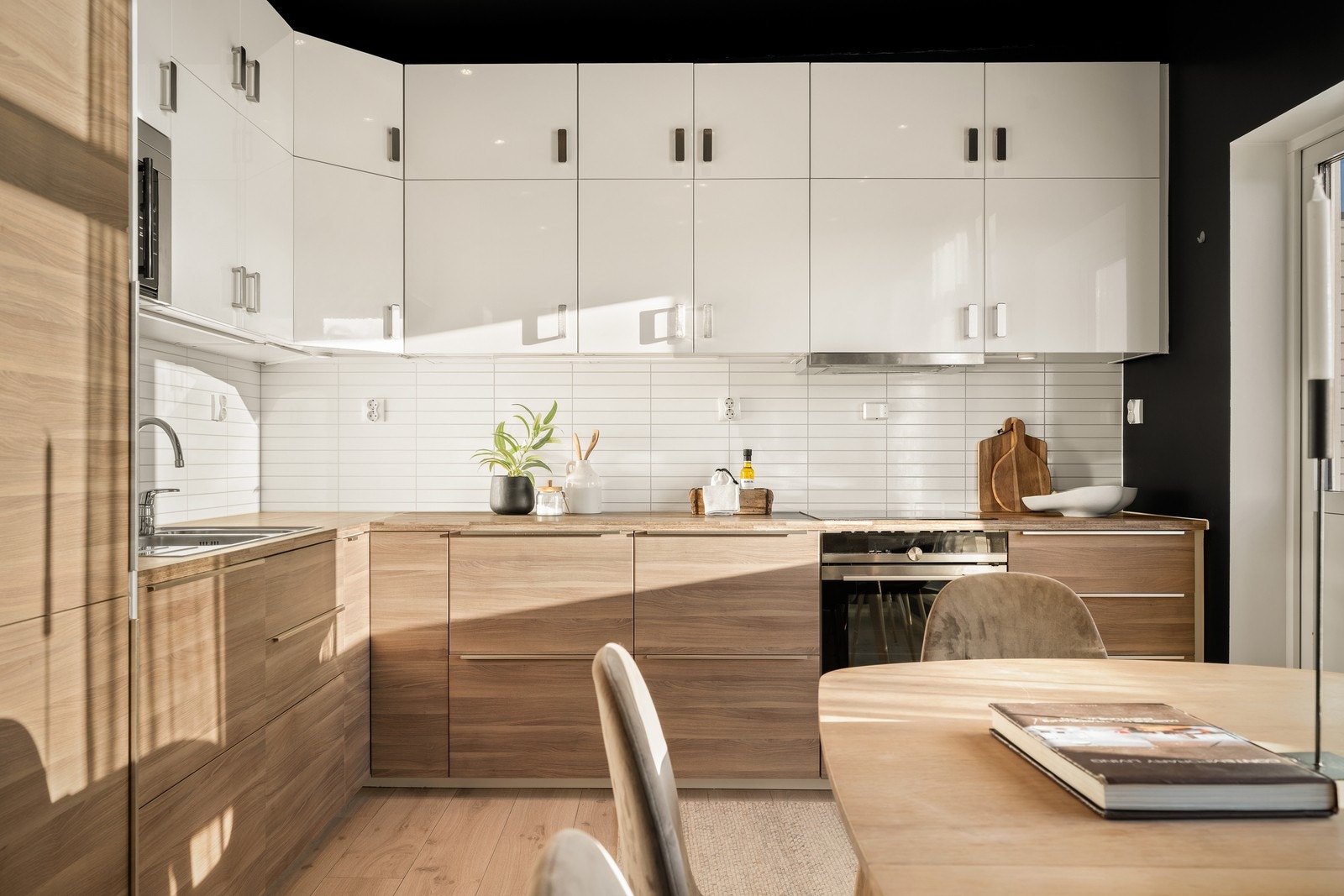 God utnyttelse av plassen med flere overskap. Galleribilde