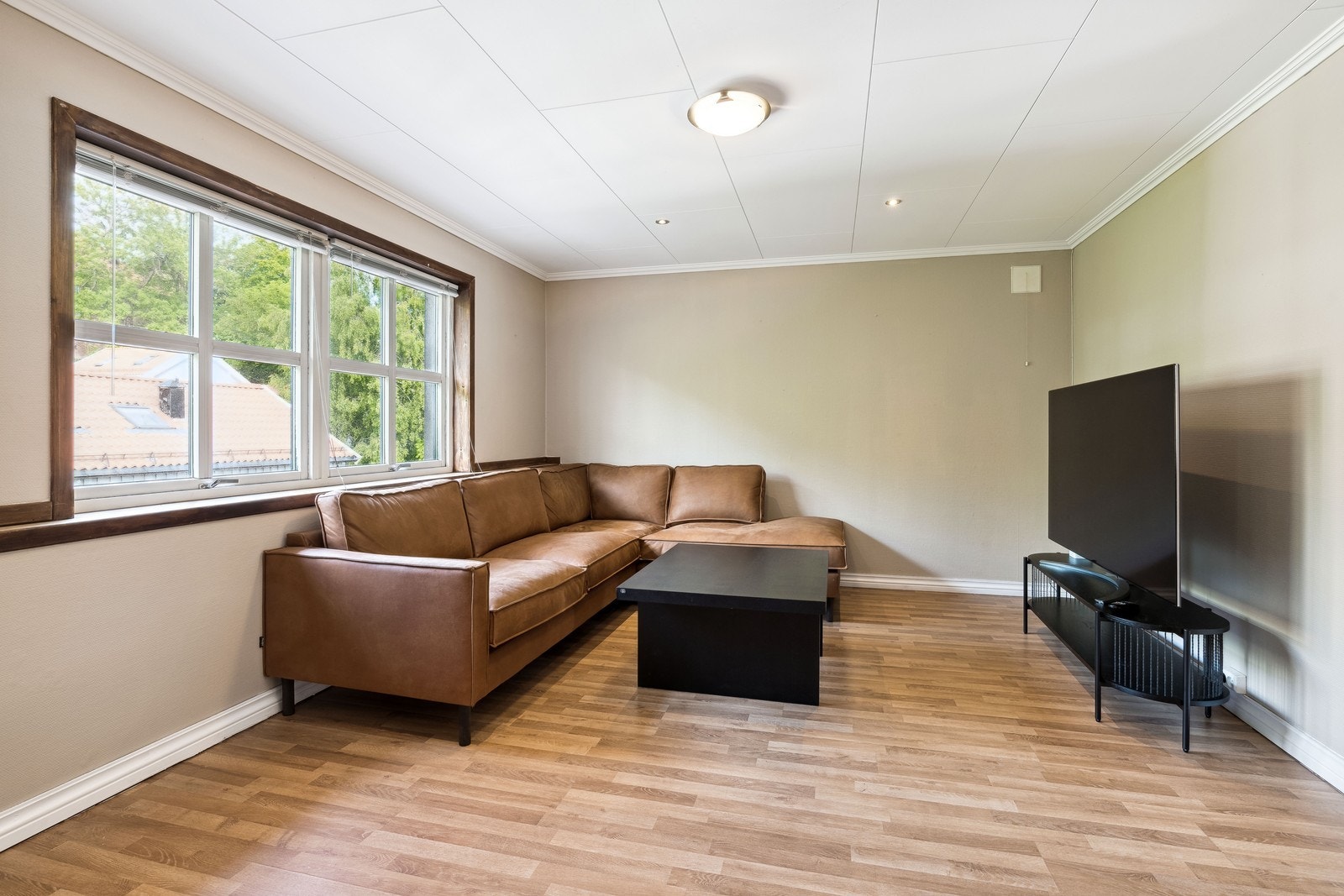 Åpen stue- og kjøkkenløsning. Møblert følger med Galleribilde