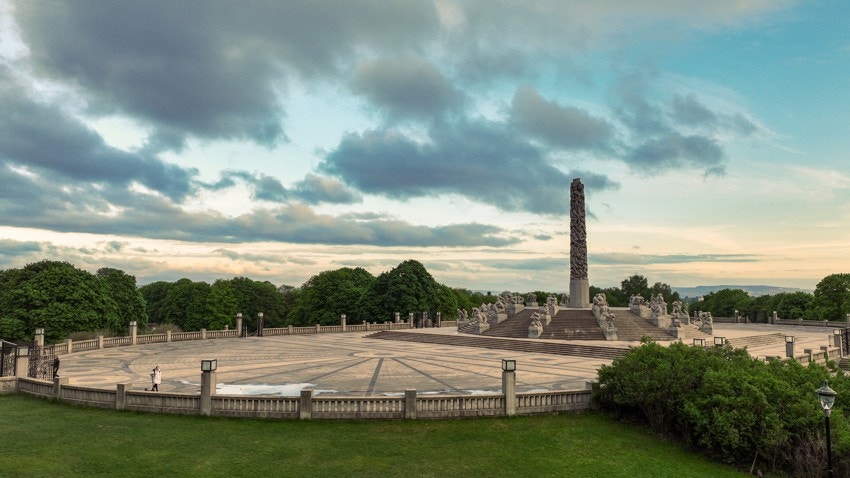 En kort bilfri, spasertur unna ligger Frognerparken Galleribilde