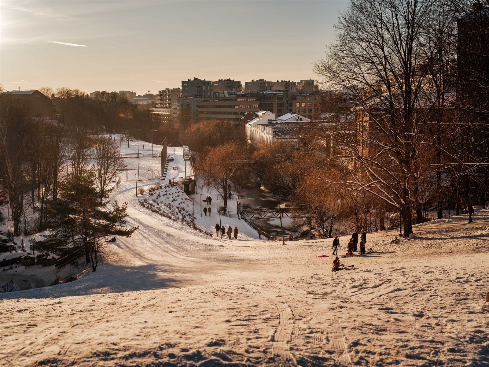 Nærområdet byr på store, åpne grøntområder for rekreasjon, turer og aktivitet. Galleribilde
