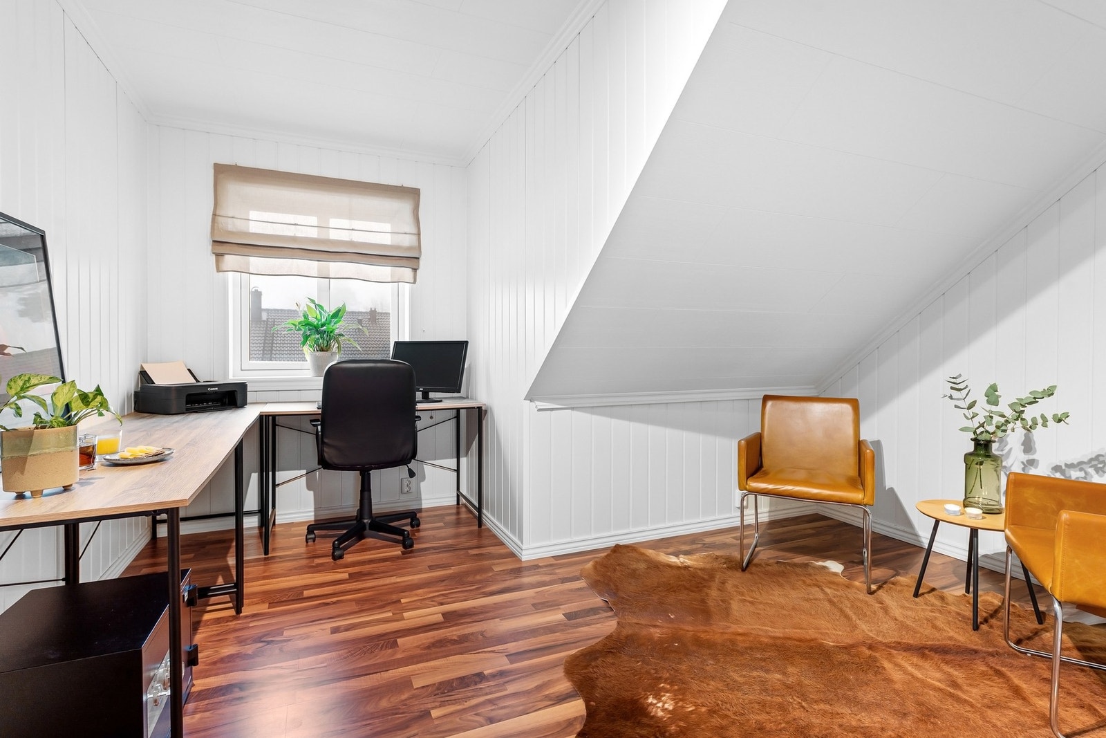 Soverom 3 i 2. etasje er benyttet til kontor og har et areal ifølge mottatte tegninger på ca. 12 kvm. Galleribilde