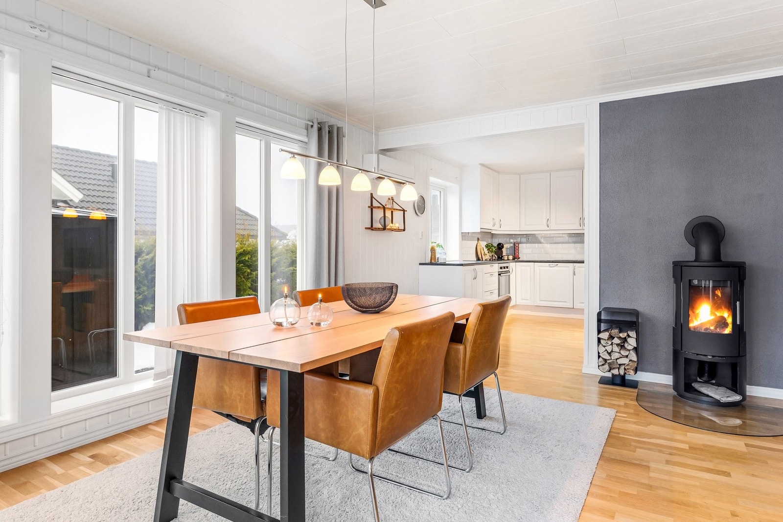 Diverse møbler i stuen kan medfølge etter egen avtale med selger. Galleribilde