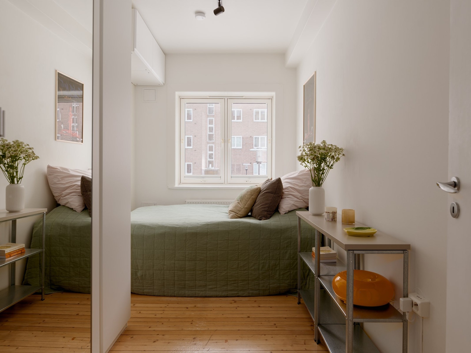 Leilighetens andre soverom er også av god størrelse og egner seg ypperlig som barnerom, gjesterom eller kontor. Galleribilde