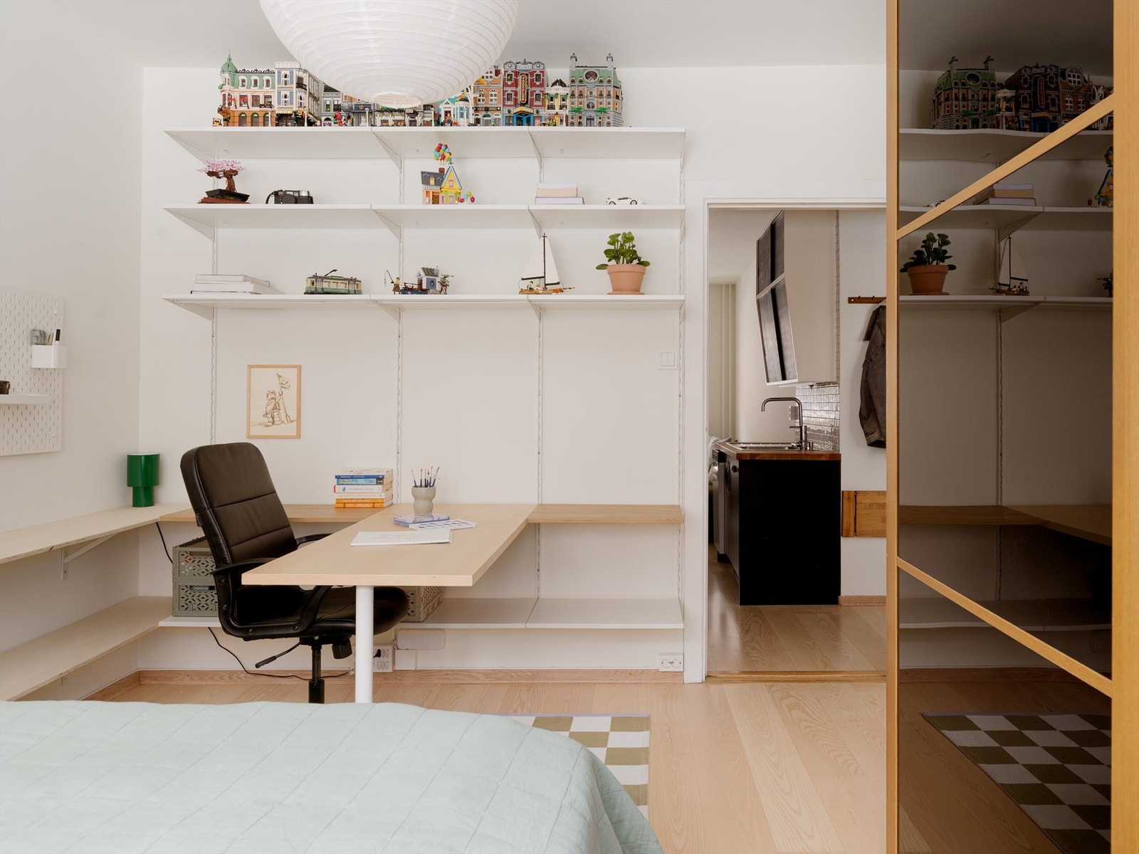 Rommet er holdt i duse og behagelige nyanser som gir en god atmosfære. Galleribilde