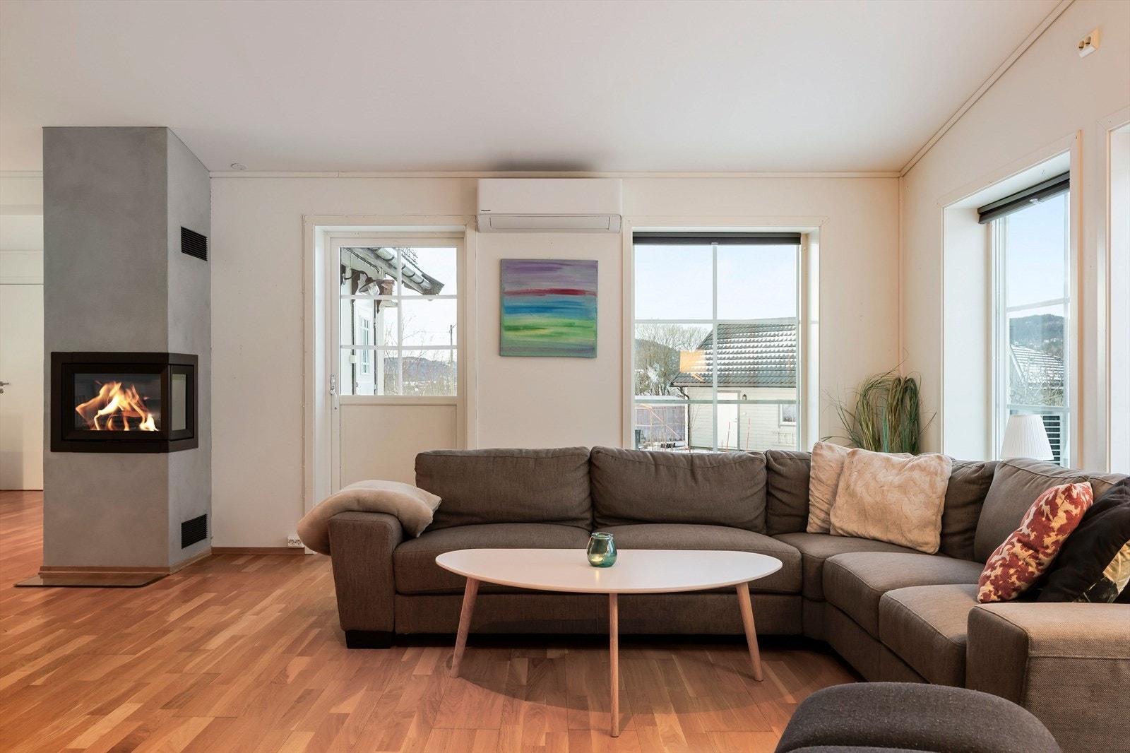 Stuen er på hele 50 kvm. og kan enkelt møbleres etter egne preferanser. Galleribilde