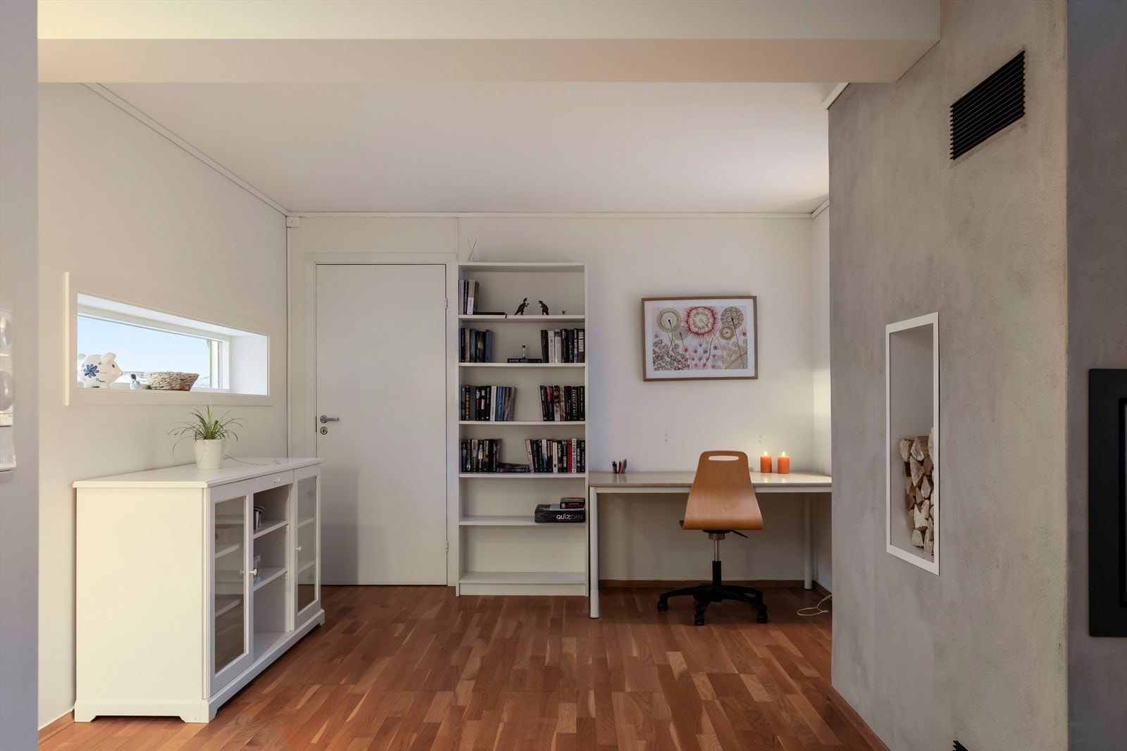 I dag benyttes denne kroken til et kontorhjørne i tillegg til at det er teknisk bod i bakkant. Galleribilde