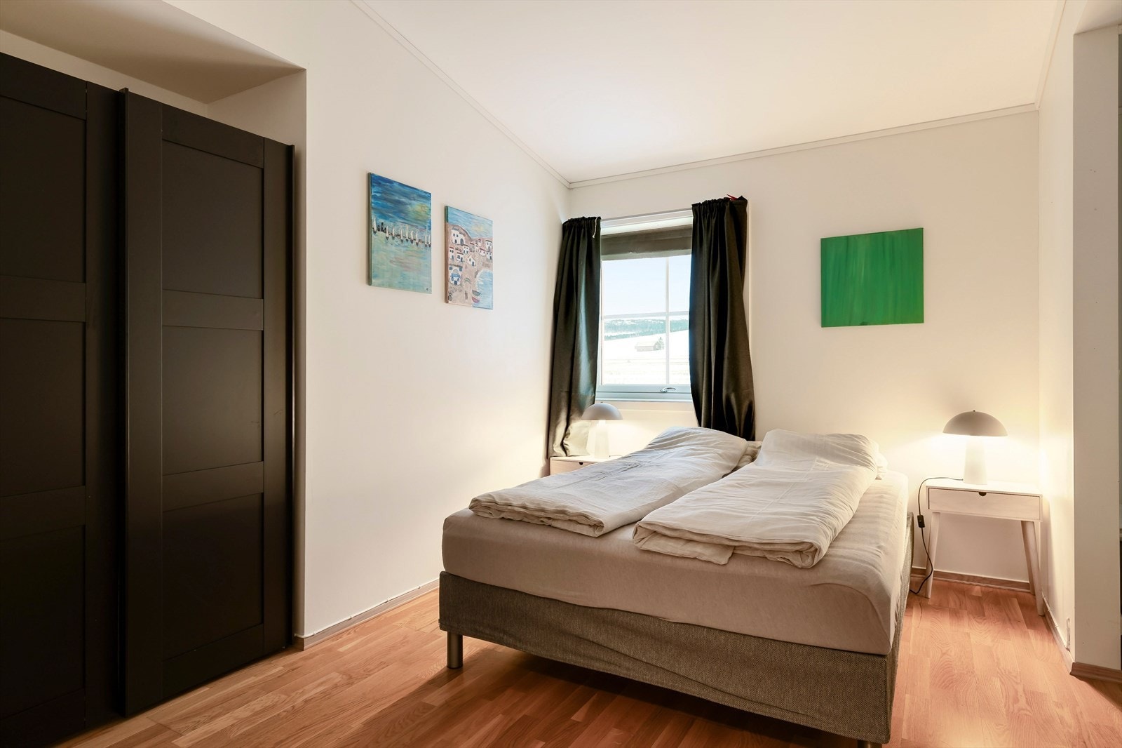 Hovedsoverommet er på 15 kvm. og har god plass til ønsket sengestørrelse samt garderobeskap. Galleribilde