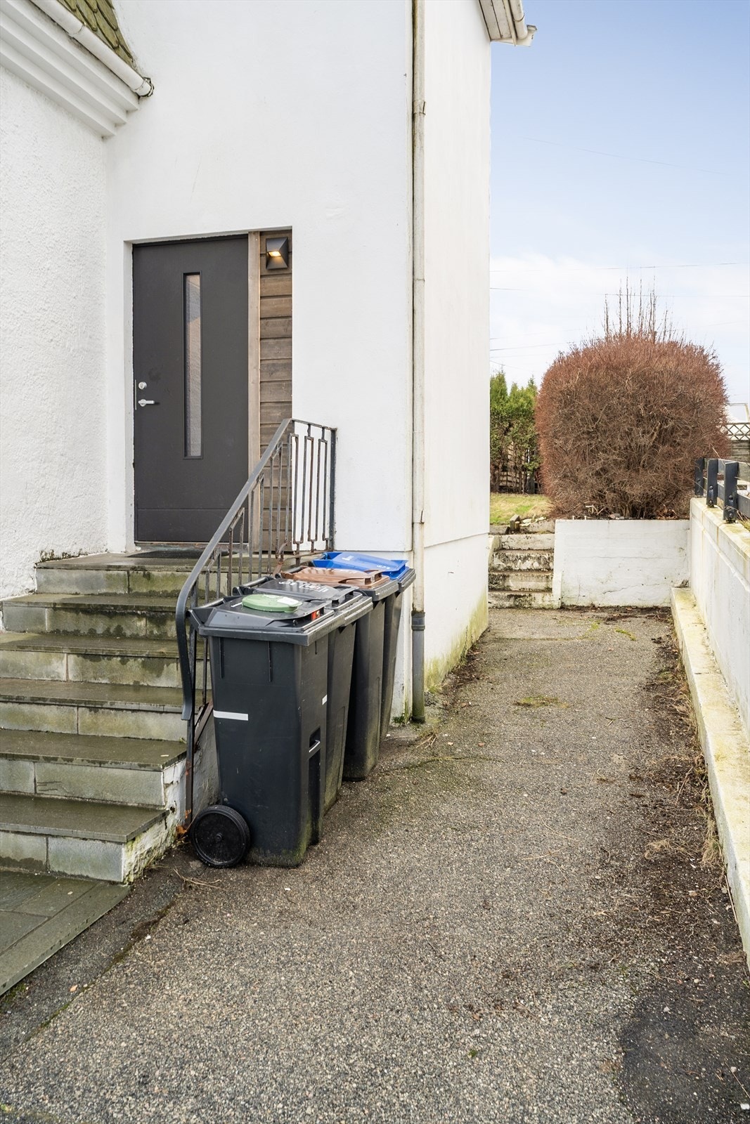 Inngang til den øverste boenheten (boenhet 2). Galleribilde