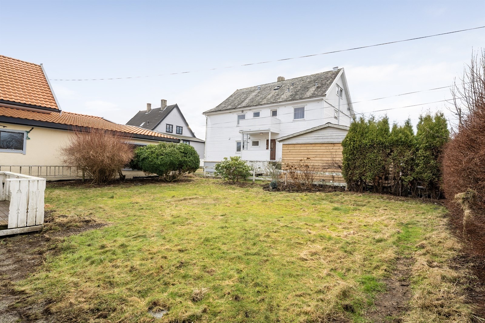 Eiendommen har romslig, vestvendt hage. Galleribilde