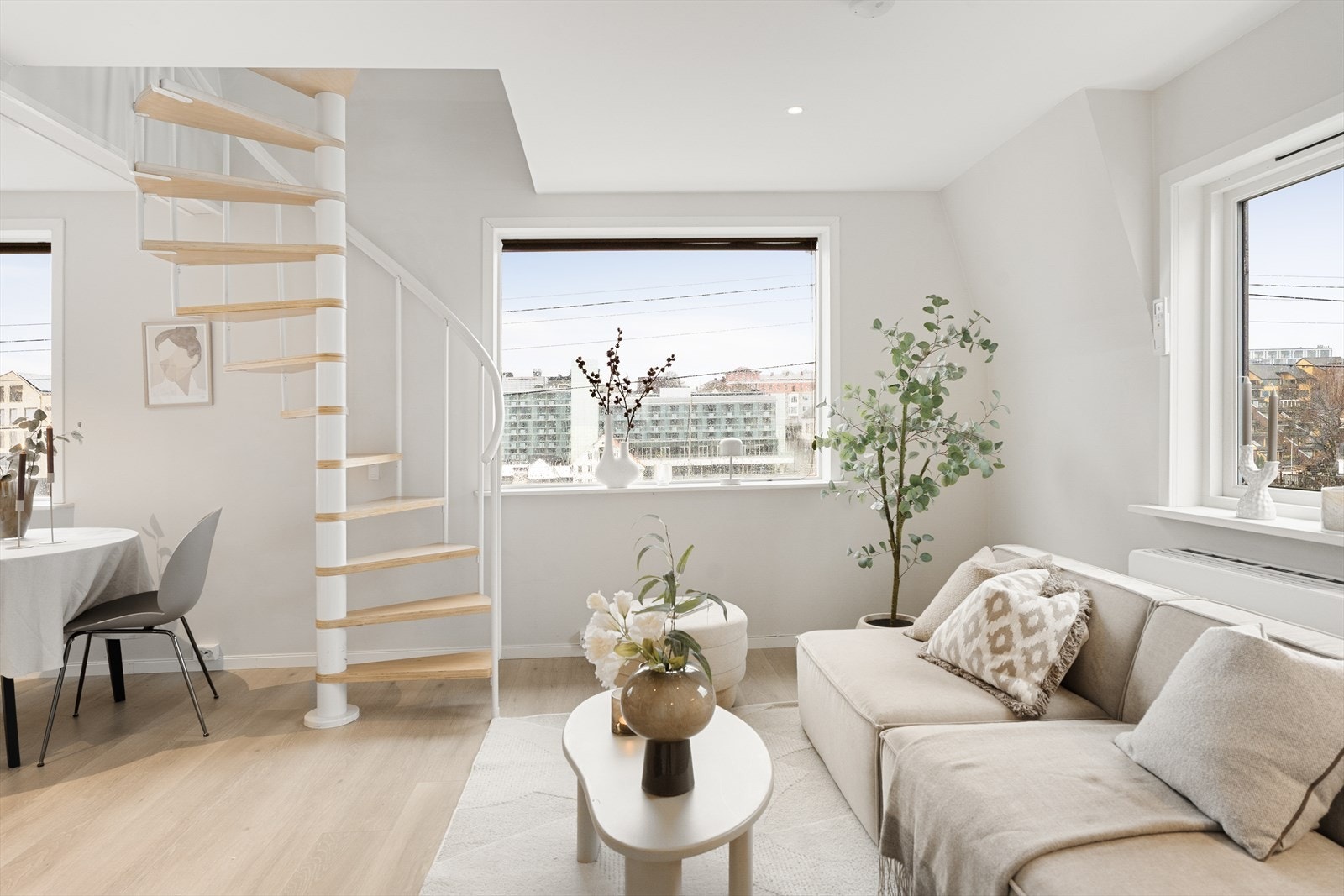 2. etasje - Åpen stue/kjøkkenløsning med flere innredningsmuligheter. Galleribilde