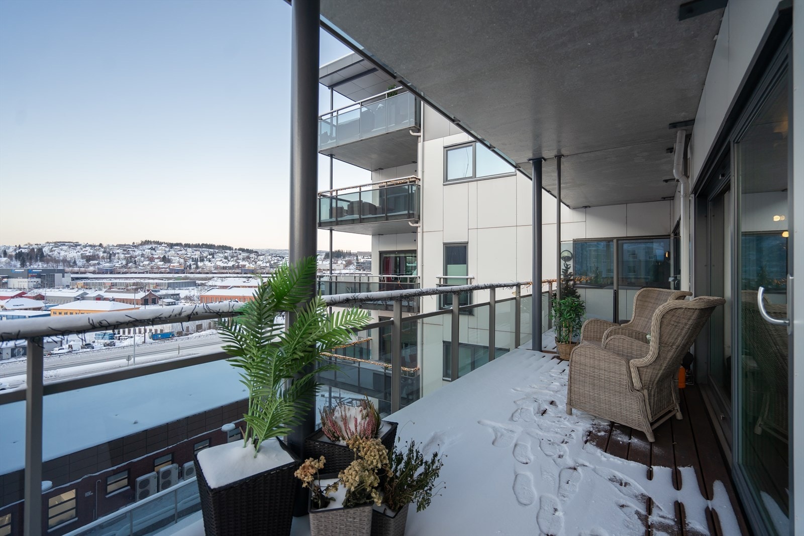 Overbygd balkong med en flott utsikt. Galleribilde