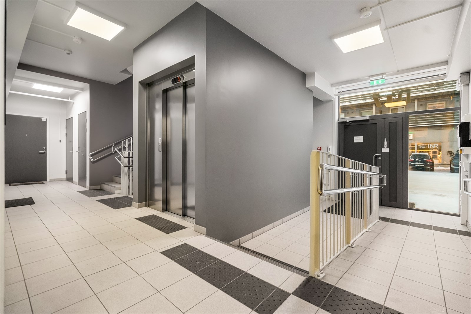 Godt tilrettelagt fellesgang, med enkel adkomst for alle. Galleribilde