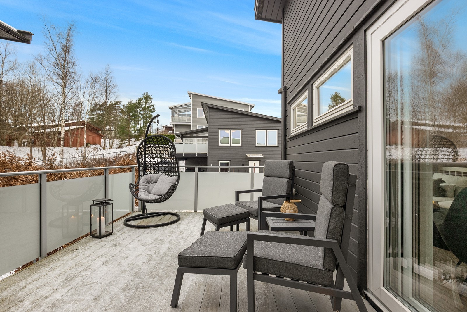 Her er det god plass til en sittegruppe for å nyte utsikten over nærområdet. Galleribilde