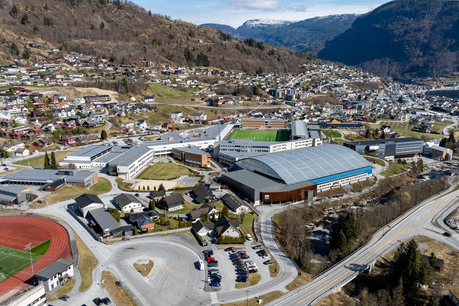 Regionen byr også på rike naturopplevingar med kort avstand til fjell og fjord der ein har høve til utfart heile året. Galleribilde