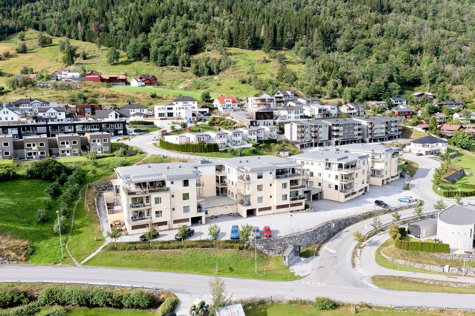 Fine turmoglegheitar i nærleiken med populære Bjedlastølen (609 moh) Nuken (919 moh) og til utsiktspunktet Skjeggen. Galleribilde