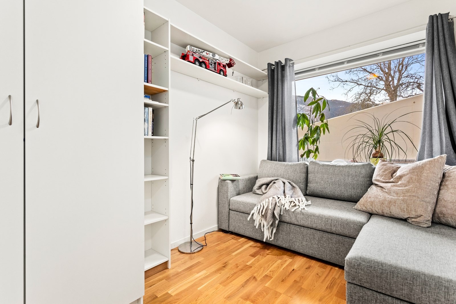 Soverom nr 2 egnar seg fint som enten barne-rom eller gjesterom. Galleribilde