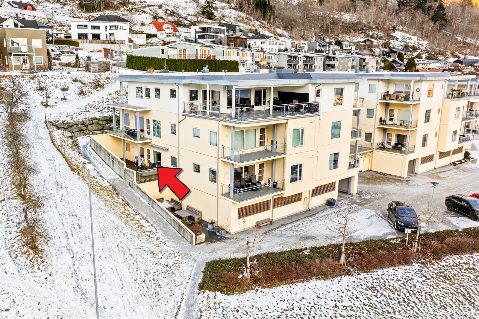 Leilegheita er ein del av Sameige Kringla 1 og 3 som består av 44 bustadseksjonar. Sameige er veldrive. Galleribilde