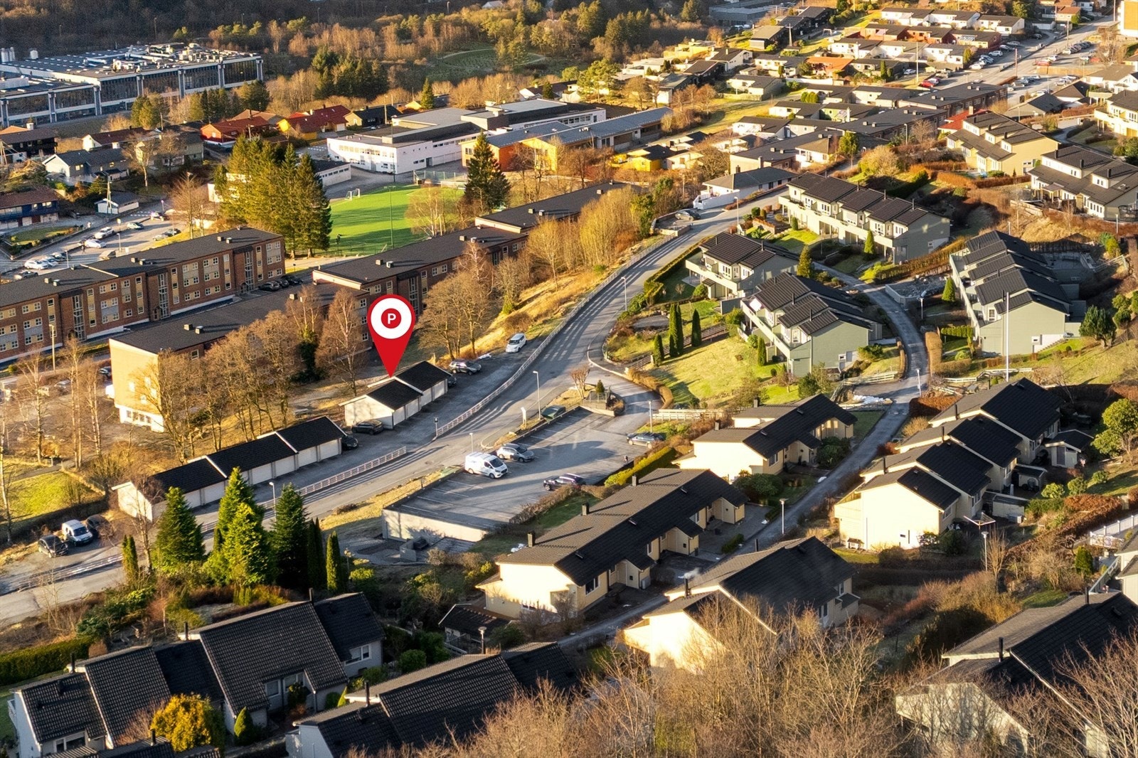 Tilhørende garasje. Galleribilde