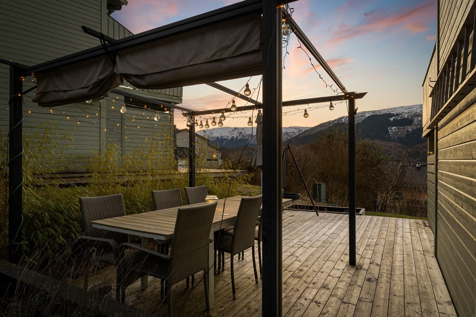 Uteområdene byr på hygge på kveldingen også. Galleribilde