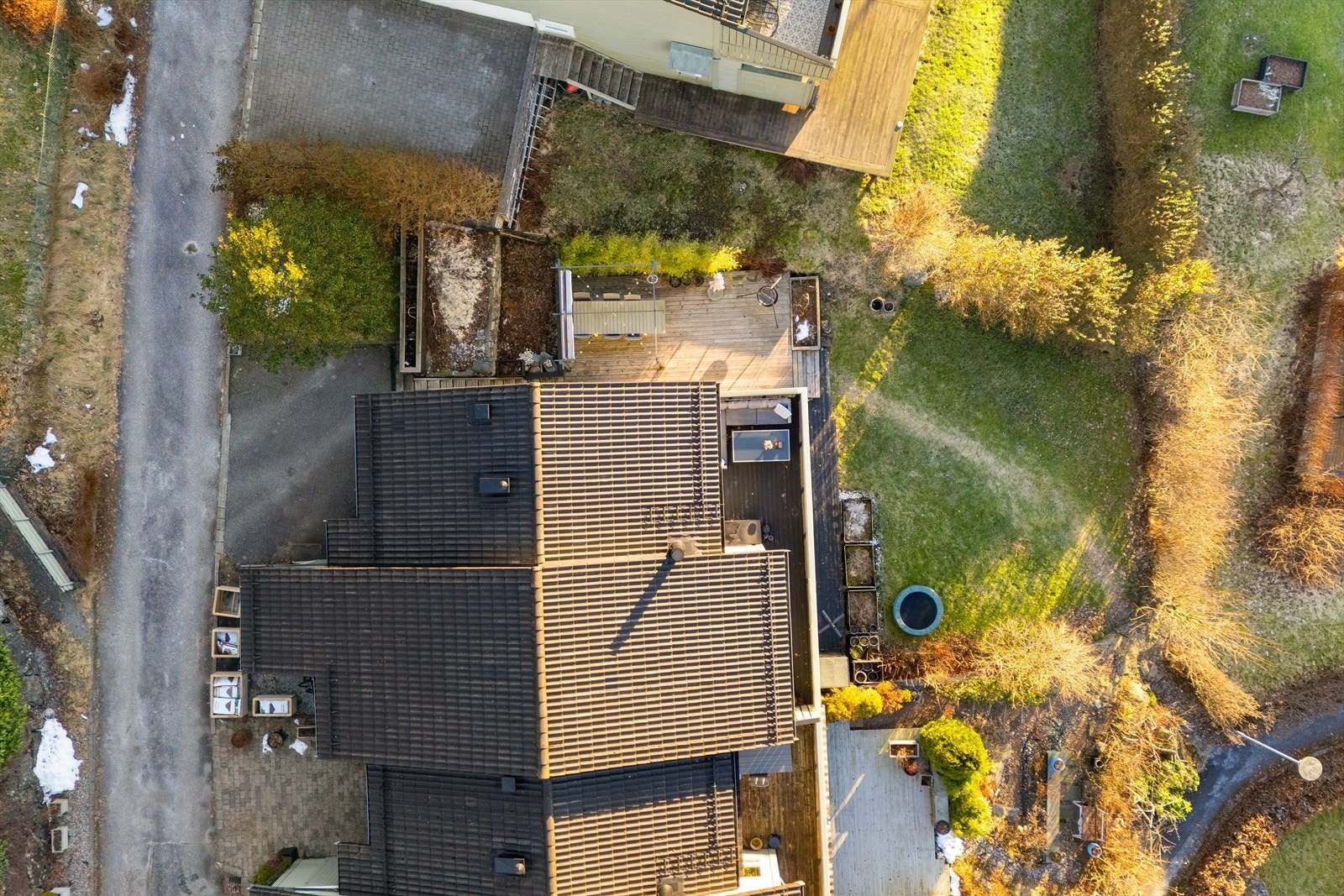 Dronebilde over eiendommen. Galleribilde