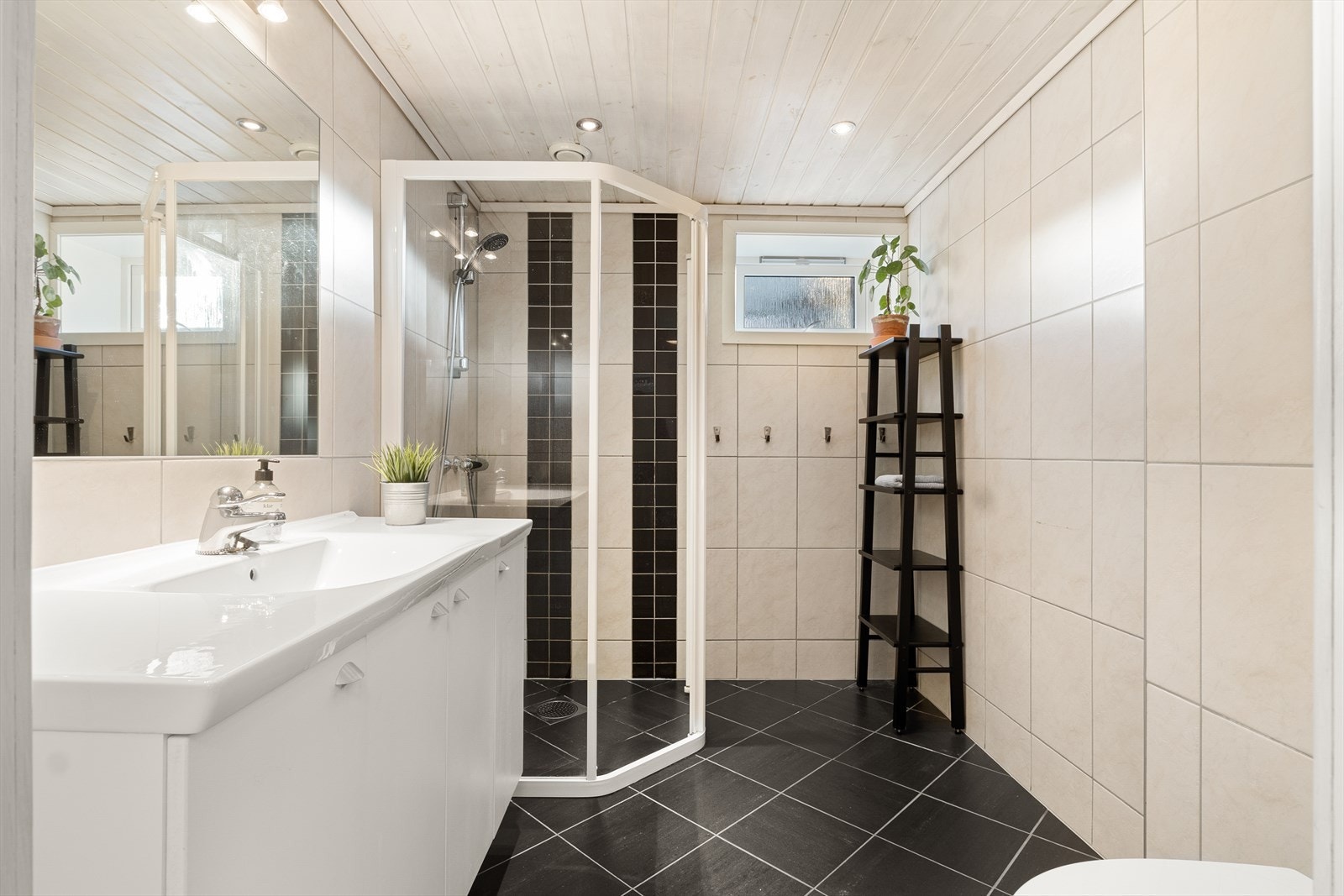 Bad i underetasjen. Galleribilde