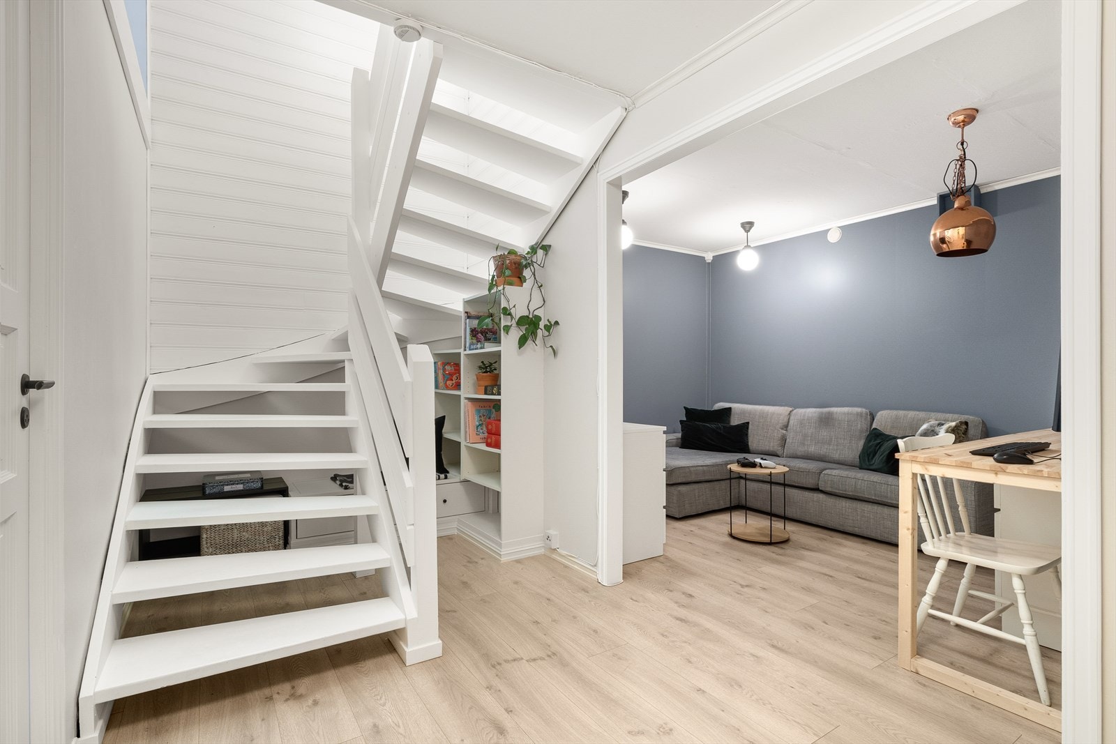 Trapp ned til underetasjen. Galleribilde