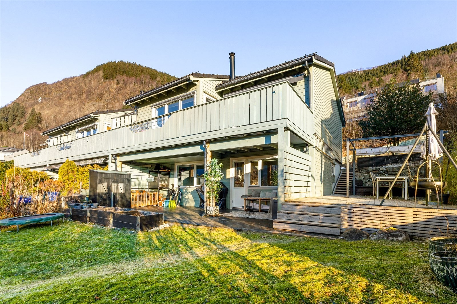 Svært gode solforhold på eiendommen. Galleribilde