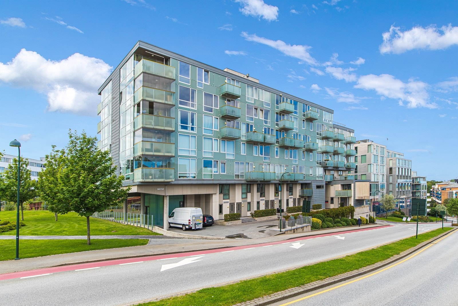 Området er kjent for sin urbane, men rolige atmosfære med gode bokvaliteter. Galleribilde