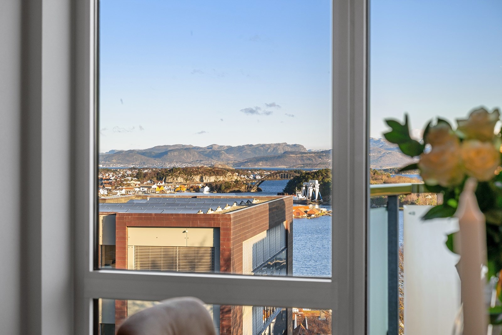 Denne balkongen er østvendt og egner seg perfekt som en ekstra uteplass for morgenkaffen eller lufting. Galleribilde