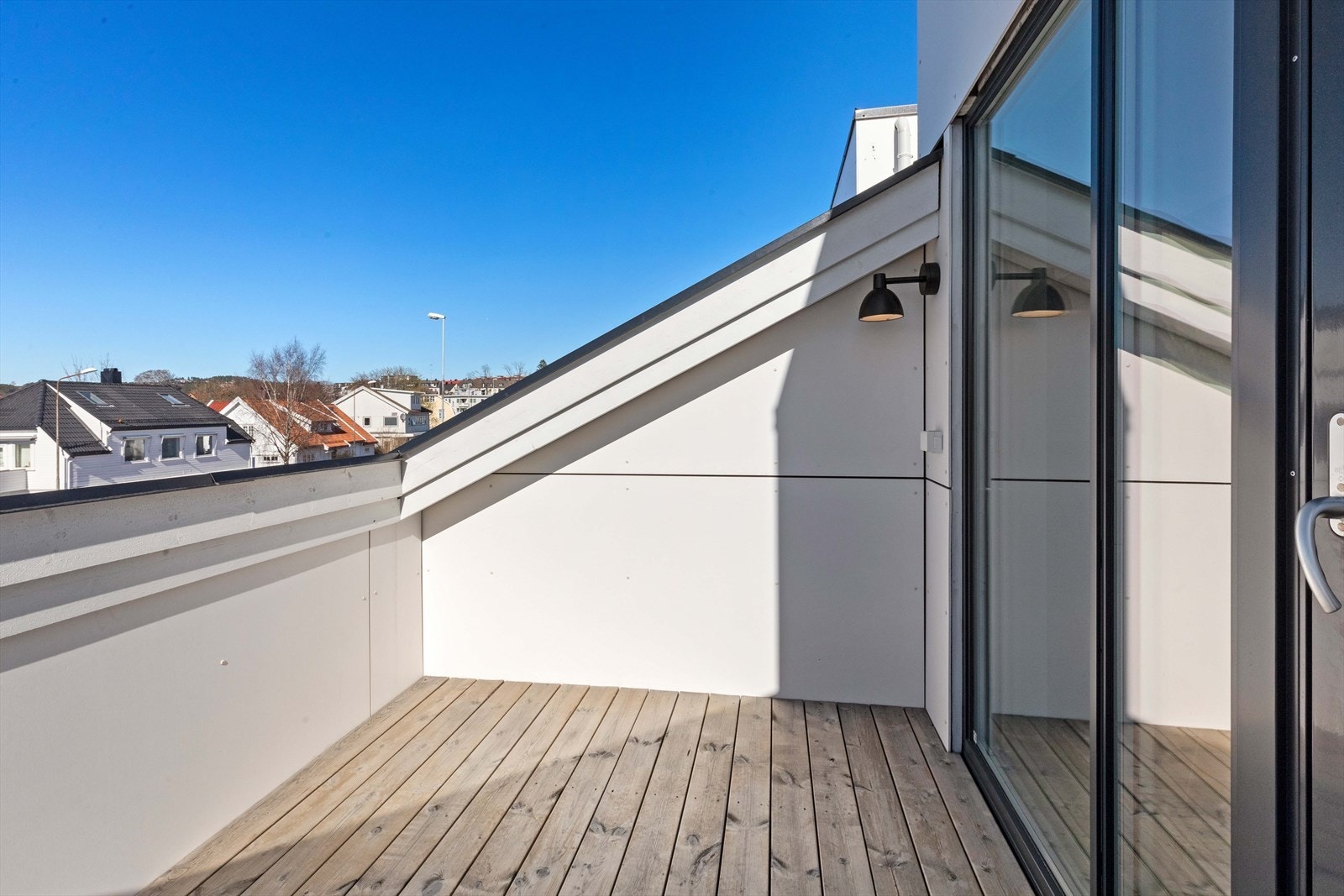 Vestvendt balkong nr. 2. Galleribilde