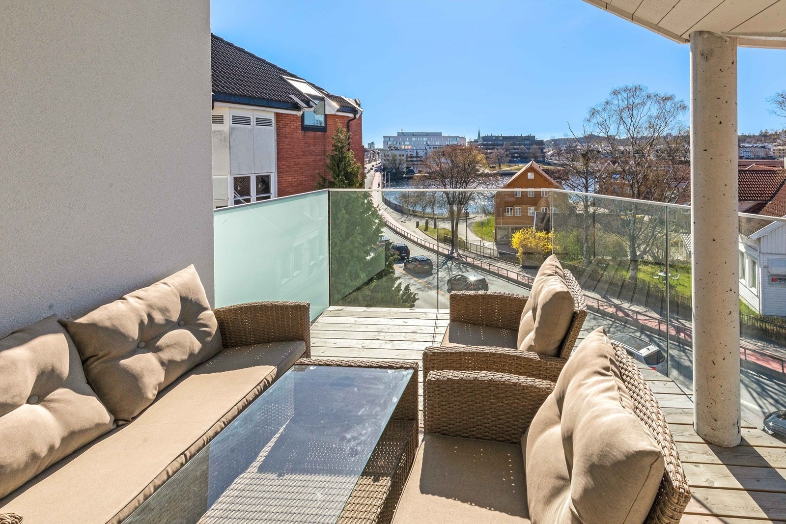 Sydvendt balkong. Galleribilde