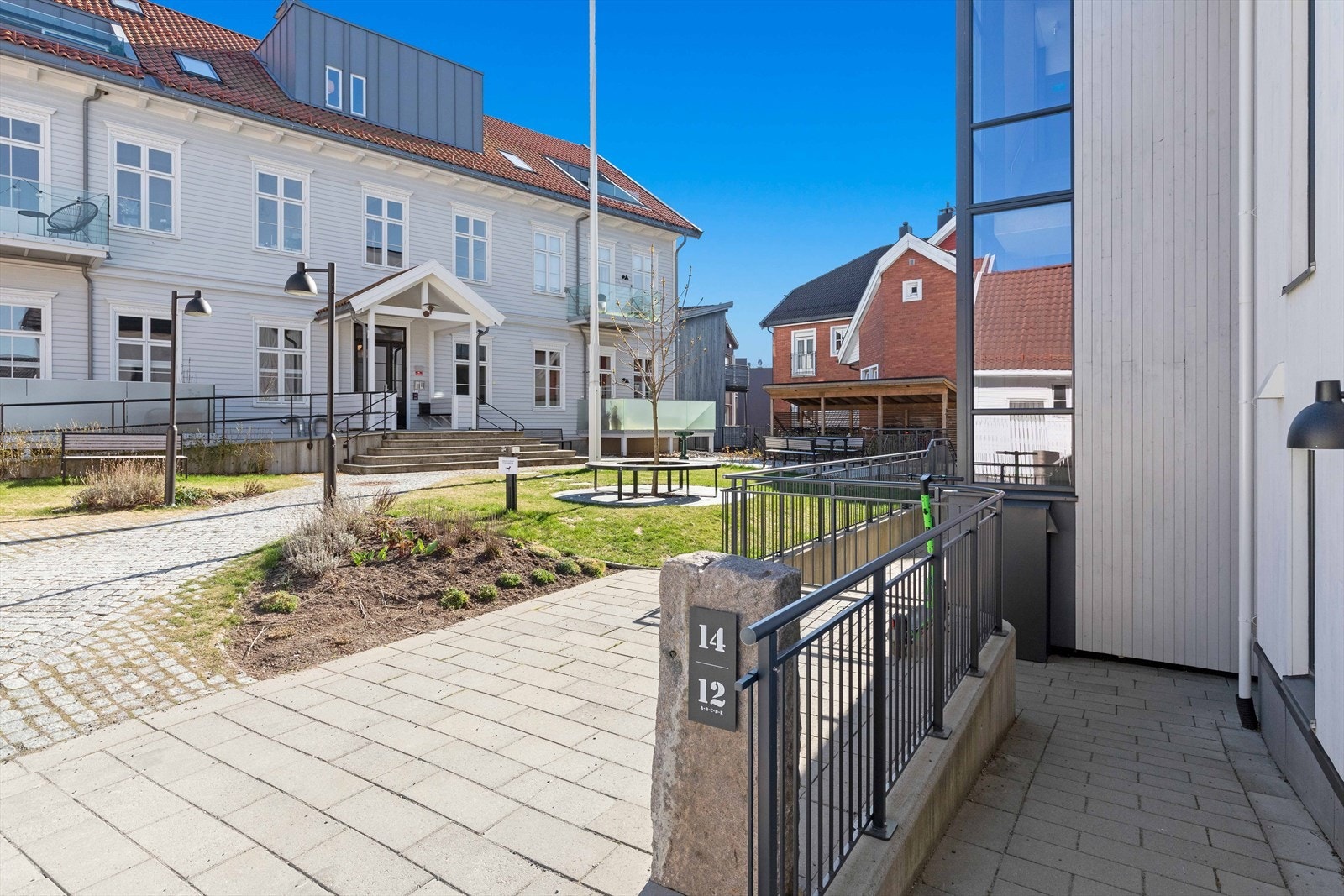 Felles inngangsparti. Galleribilde