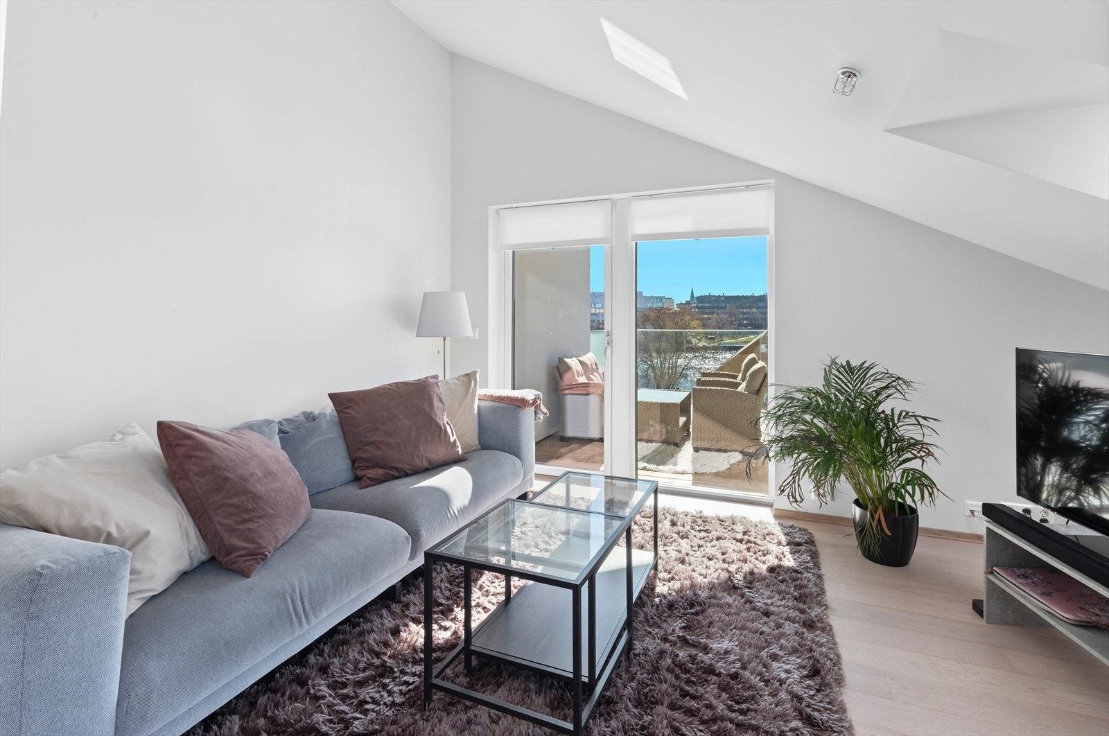 God plass til både sofagruppe og spisebord. Galleribilde