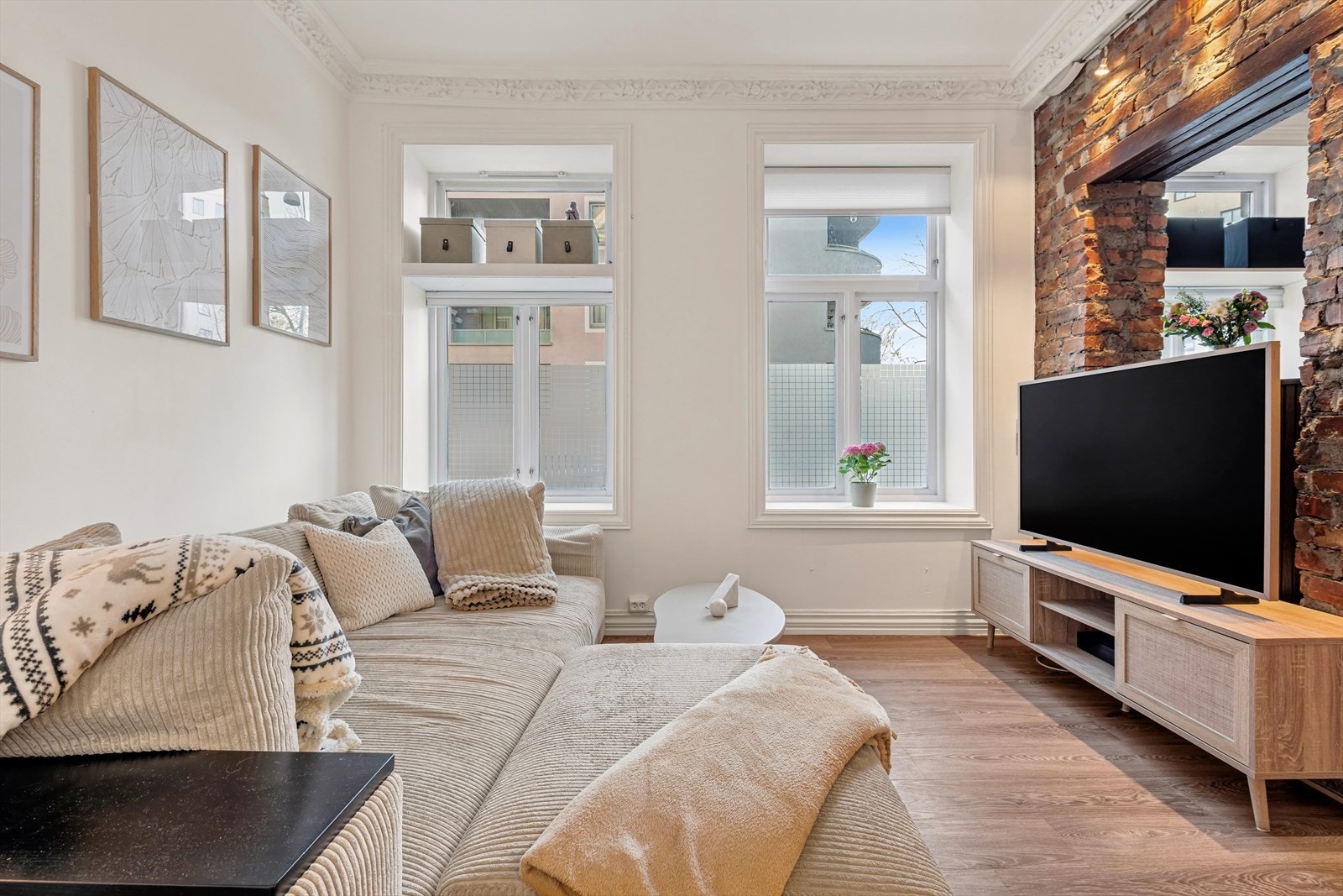 God takhøyde som gir en åpen romfølelse. Galleribilde