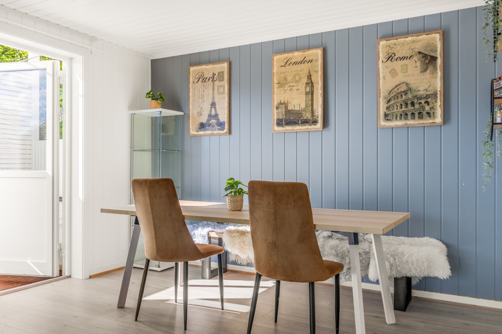 Spiseplassen får sin naturlige plass ved utgangen til terrassen Galleribilde