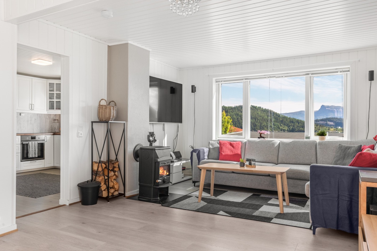 Huset ligger flott til med svært gode solforhold Galleribilde