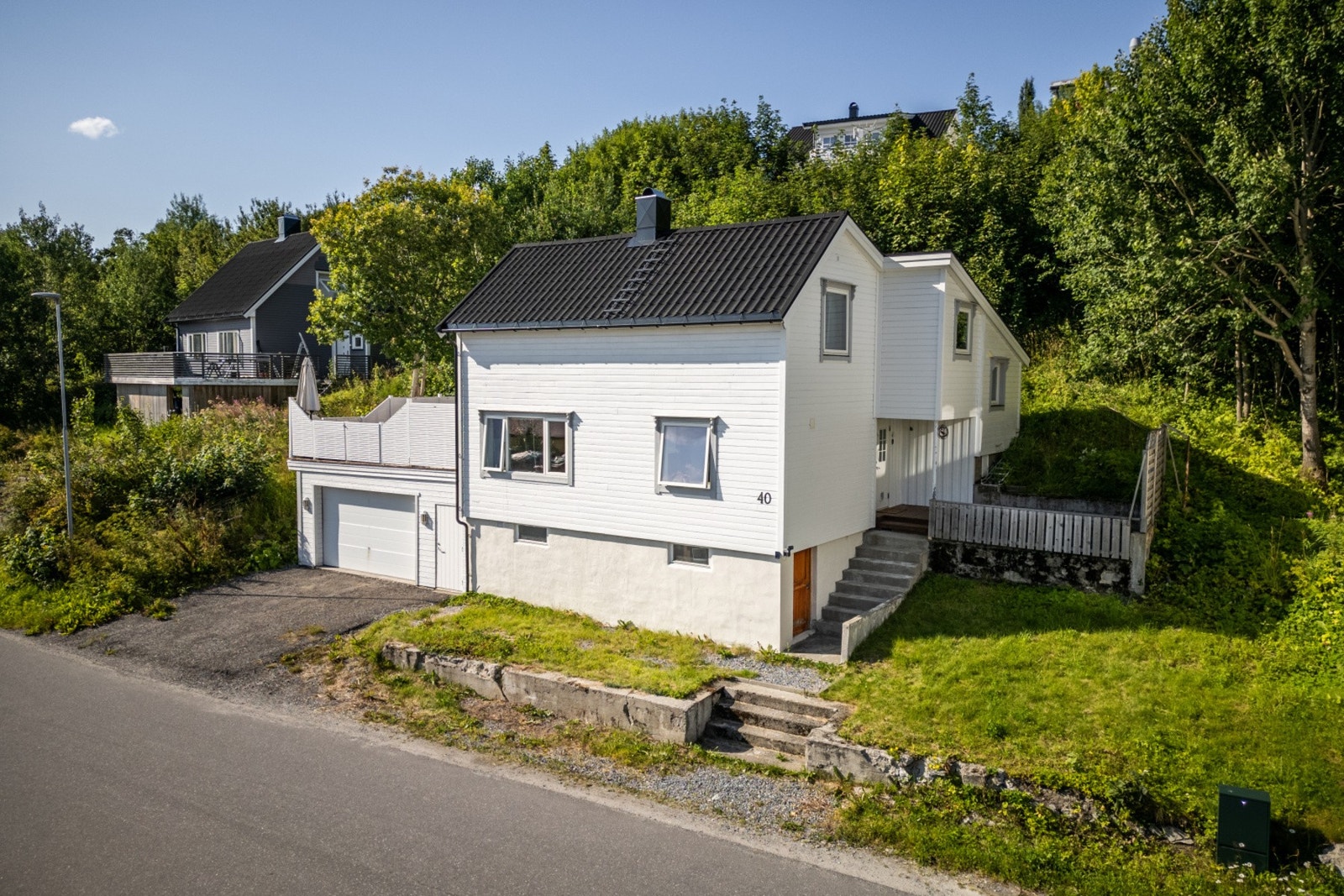 EIE eiendomsmegling har gleden av å presentere Lapphellvegen 40 - En lekker lys og innbydende enebolig på Hemnesberget
Foto: Kathinka Herbst v/ Vaajmoe AS Galleribilde