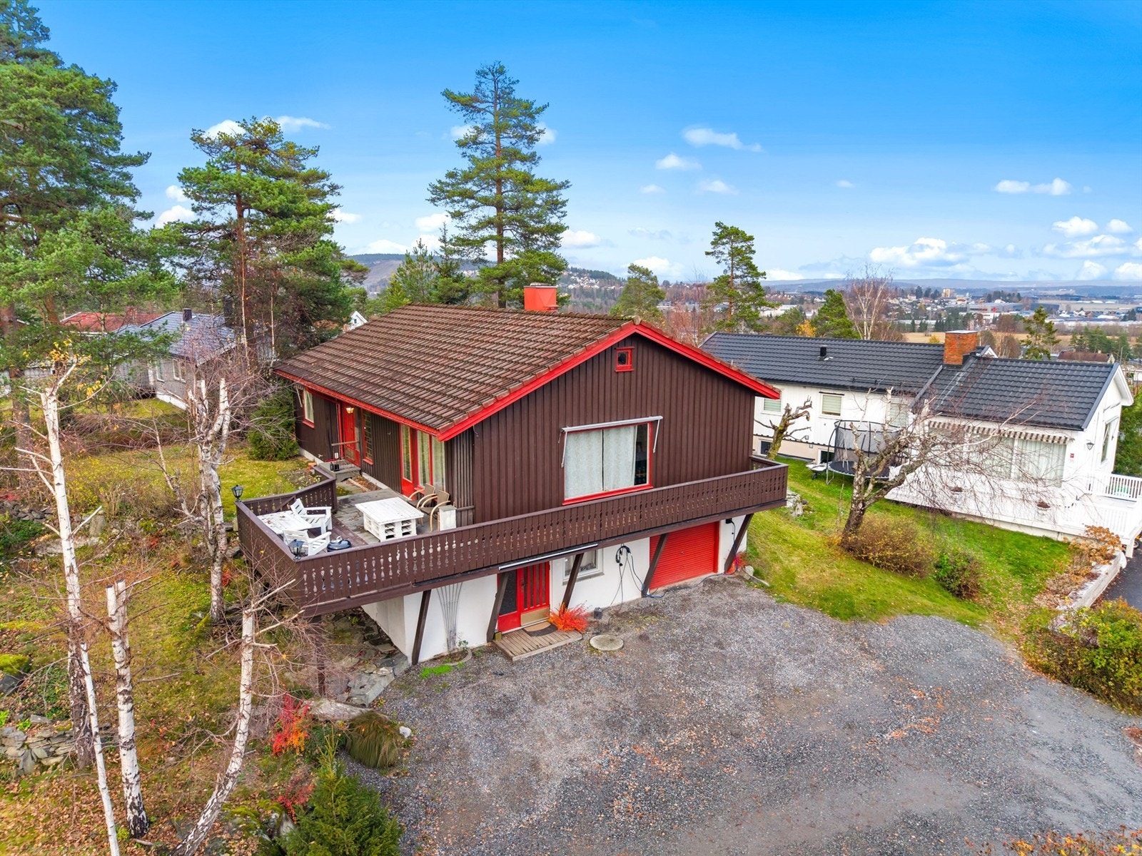 Eiendommen ligger i et attraktivt og barnevennlig boligområde på Skedsmokorset. Galleribilde