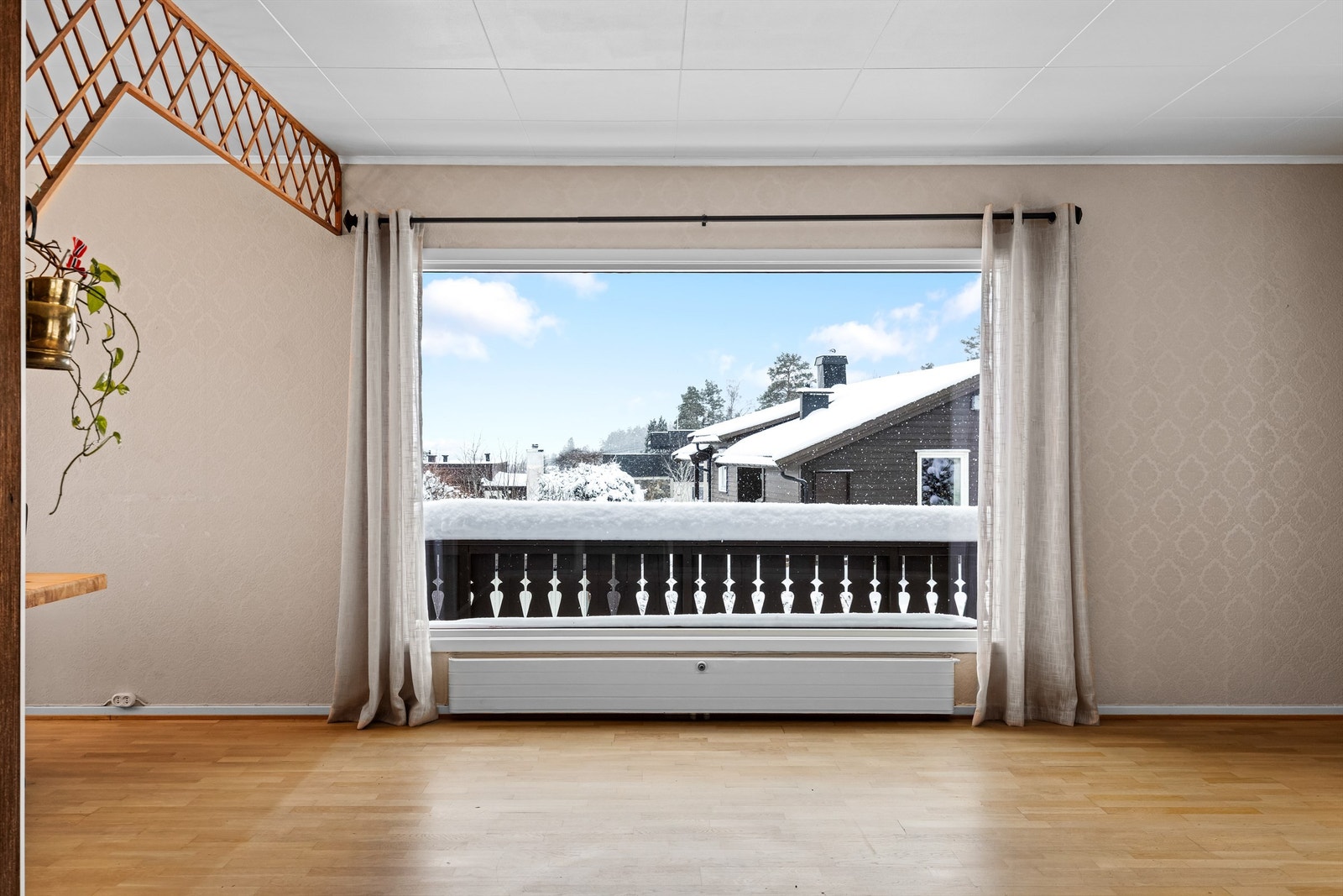 Oppvarming med elektriske ovner, varmepumpe og varmtvann. Galleribilde