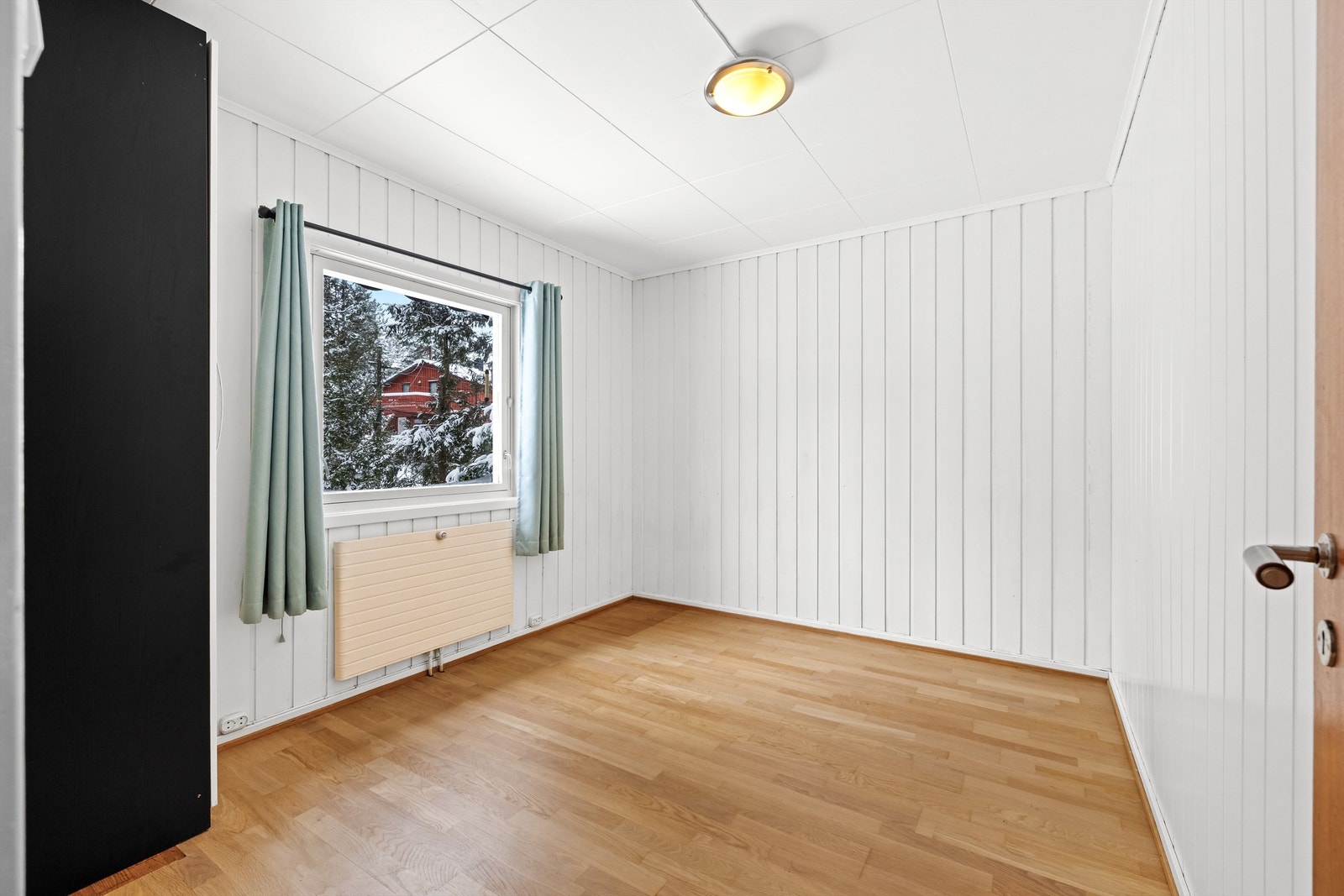 Soverom 2 med garderobeskap Galleribilde