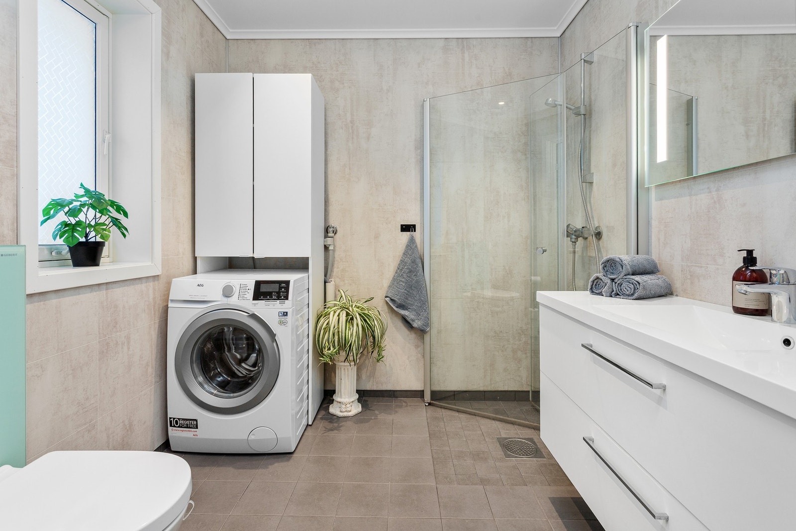 Bad er på 4,8m² og har gulvvarme. Galleribilde