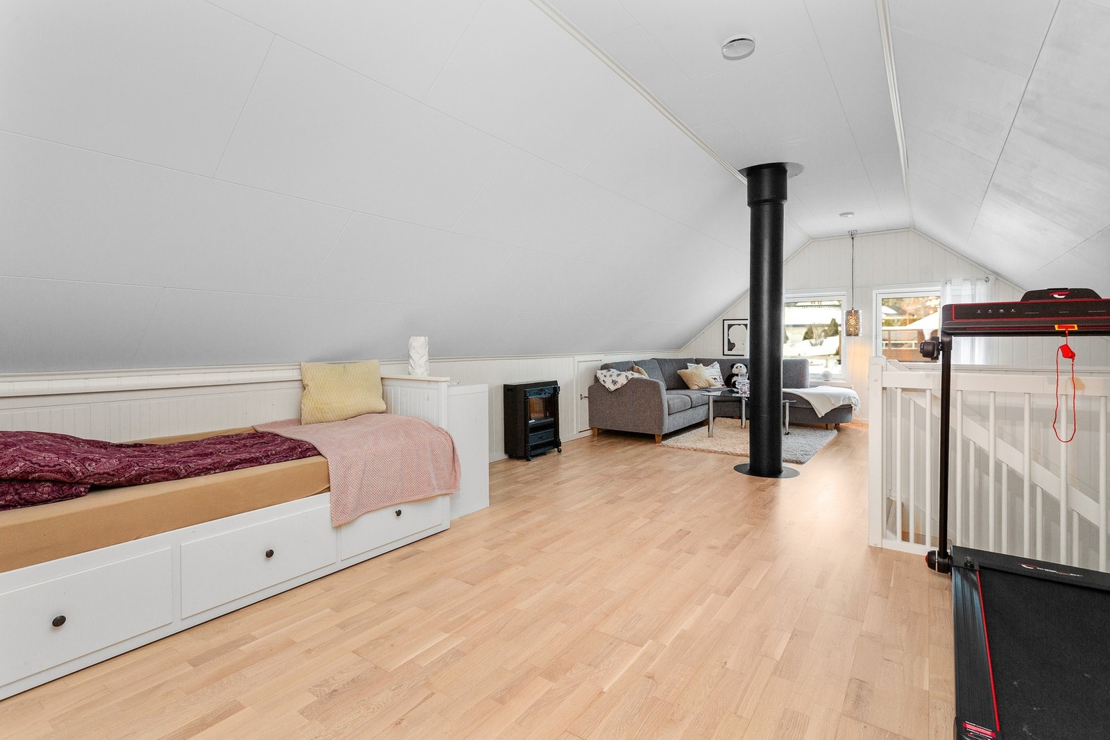 Det er en større loftstue på 27,5m². Galleribilde