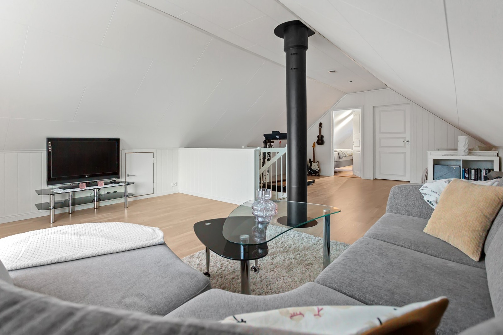 Boligen går over 2 plan og har en flott planløsning. Galleribilde